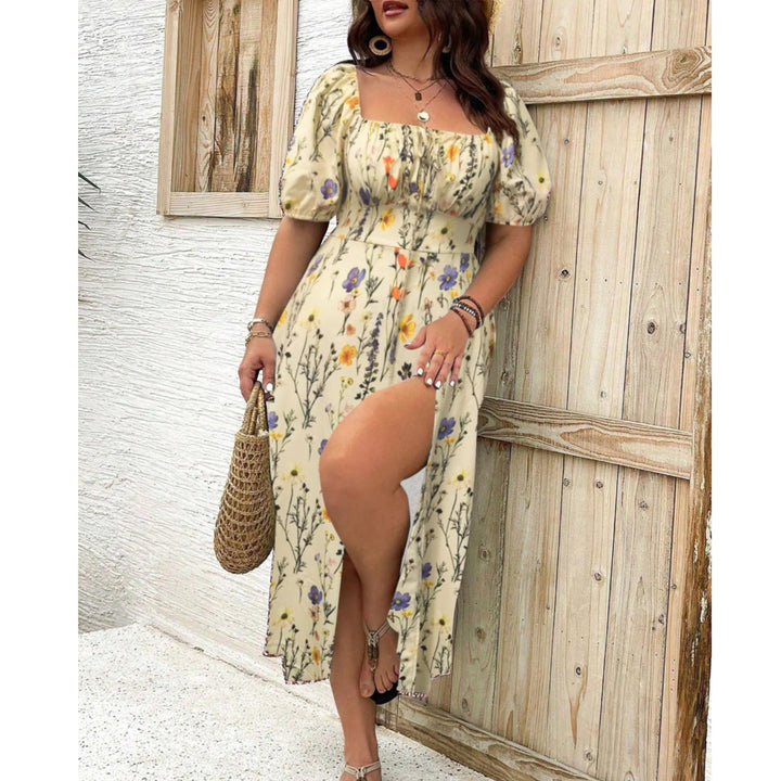 Elegant plus size maxikjole med pufærmer. Denne selskabskjole tilbyder stil og bevægelsesfrihed for store størrelser.