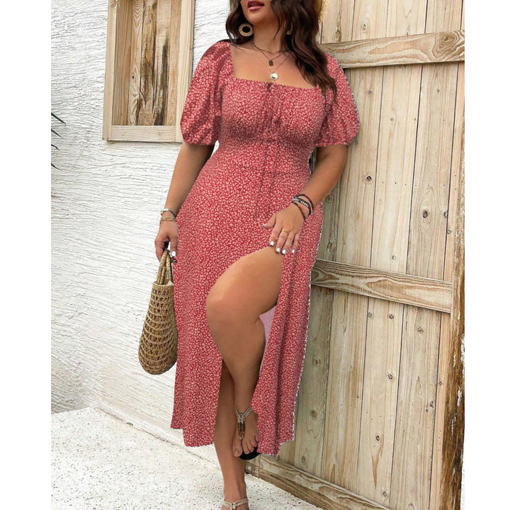 Flatterende silhuet i elegant plus size maxikjole med pufærmer. Perfekt aftenkjole til kvinder i store størrelser.