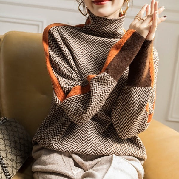 Komfortabel dame sweatshirt med orange og grønne striber. Moderne rullekrave overdel til kølige dage.