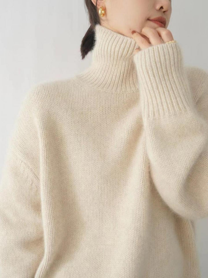 Komfortabel dame rullekravetrøje i klassisk design. Blød og behagelig trøje til den moderne kvinde.