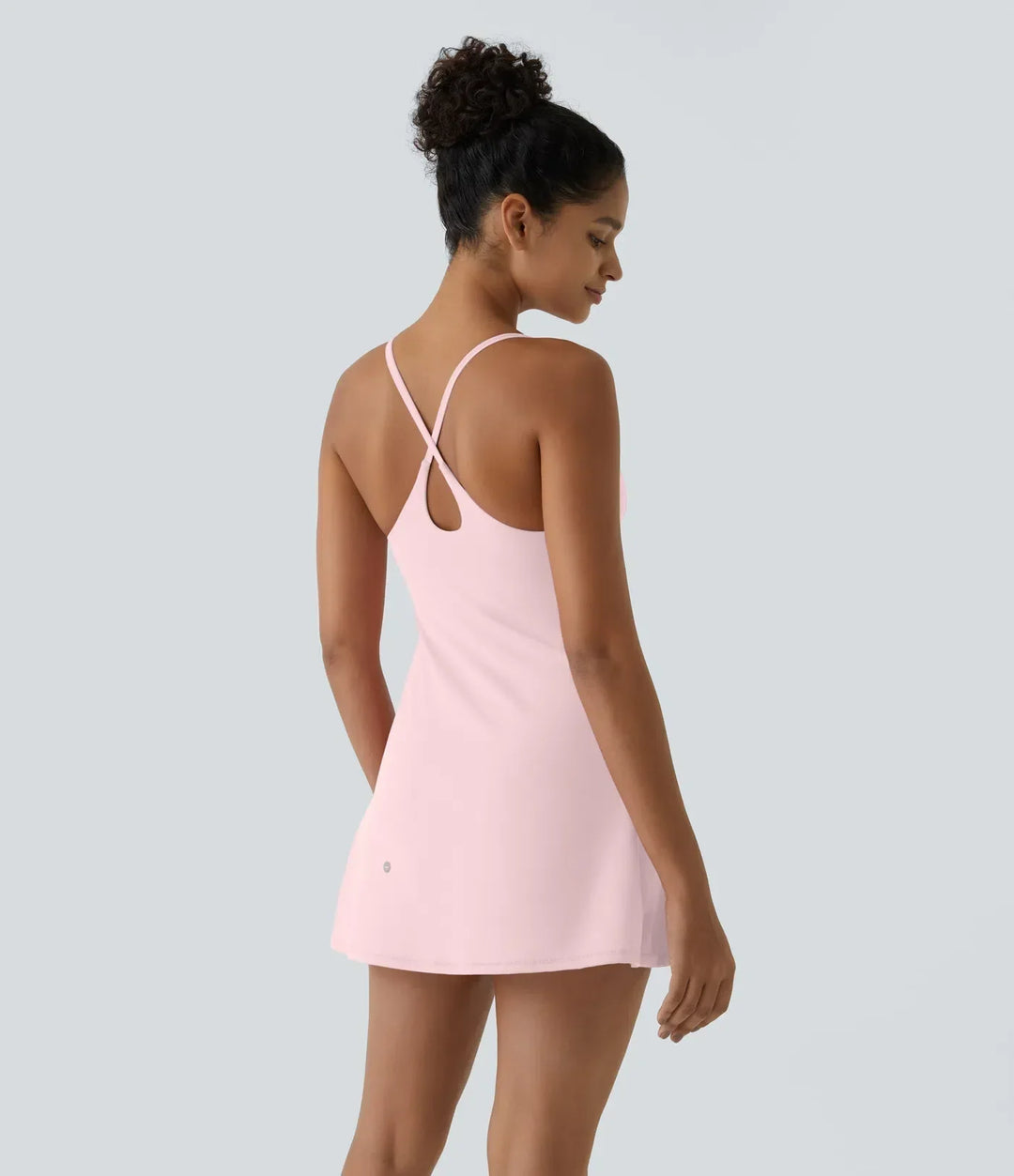 Damekjole med shaping effekt, indbygget bh og shorts for en smigrende figur.