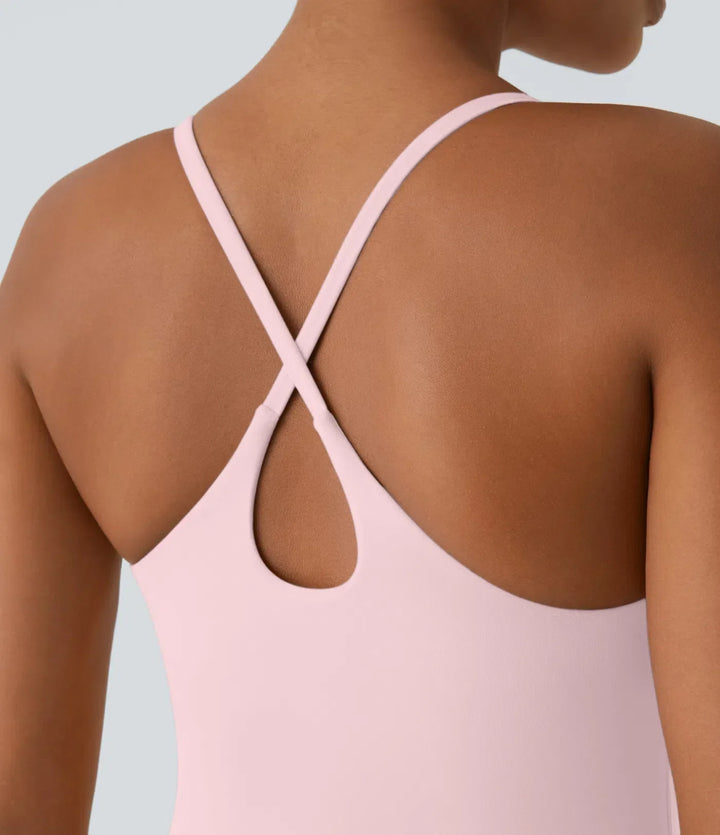 Elegant sommer shaping kjole med indbygget bh og shorts, der holder dig kølig.