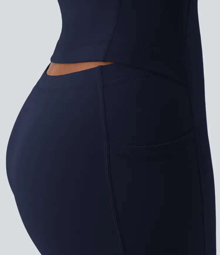 Blød shaping kjole med indbygget bh og shorts, der føles let og luftig på huden.