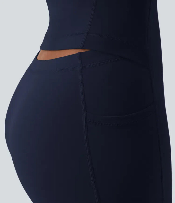 Blød shaping kjole med indbygget bh og shorts, der føles let og luftig på huden.