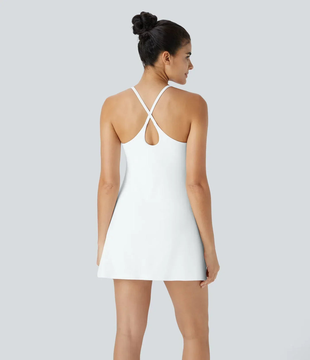 Perfekt shaping kjole til damer, med indbygget bh og shorts, der giver selvtillid.