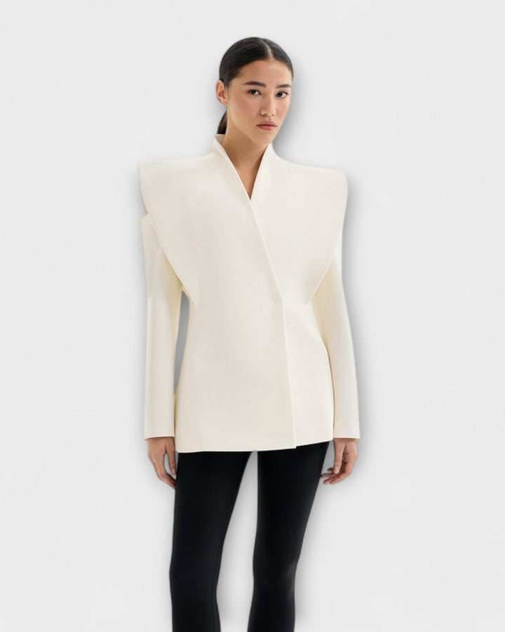Moderne dame blazer, perfekt til kontor og fest. Eksklusiv skulder blazer med elegant pasform.