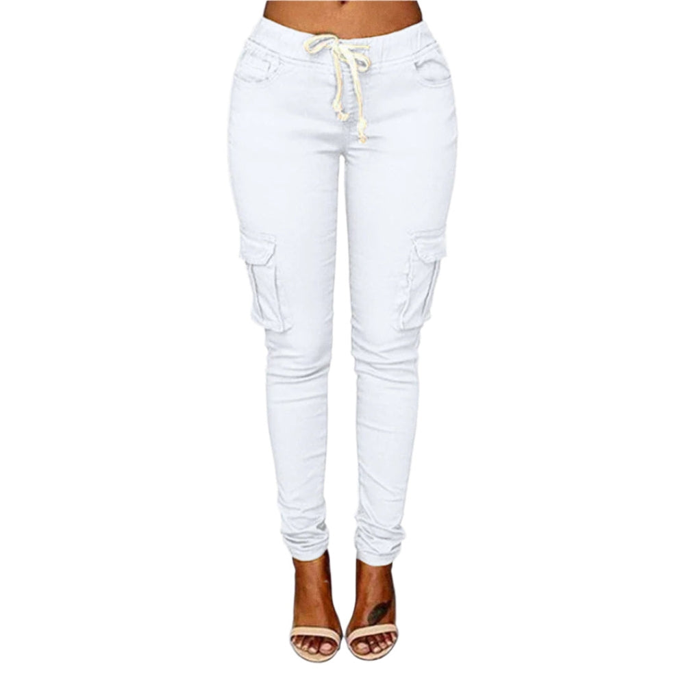 Dame slim fit cargobukser med justerbar snøre, mange lommer. Perfekt til et moderne hverdagslook.
