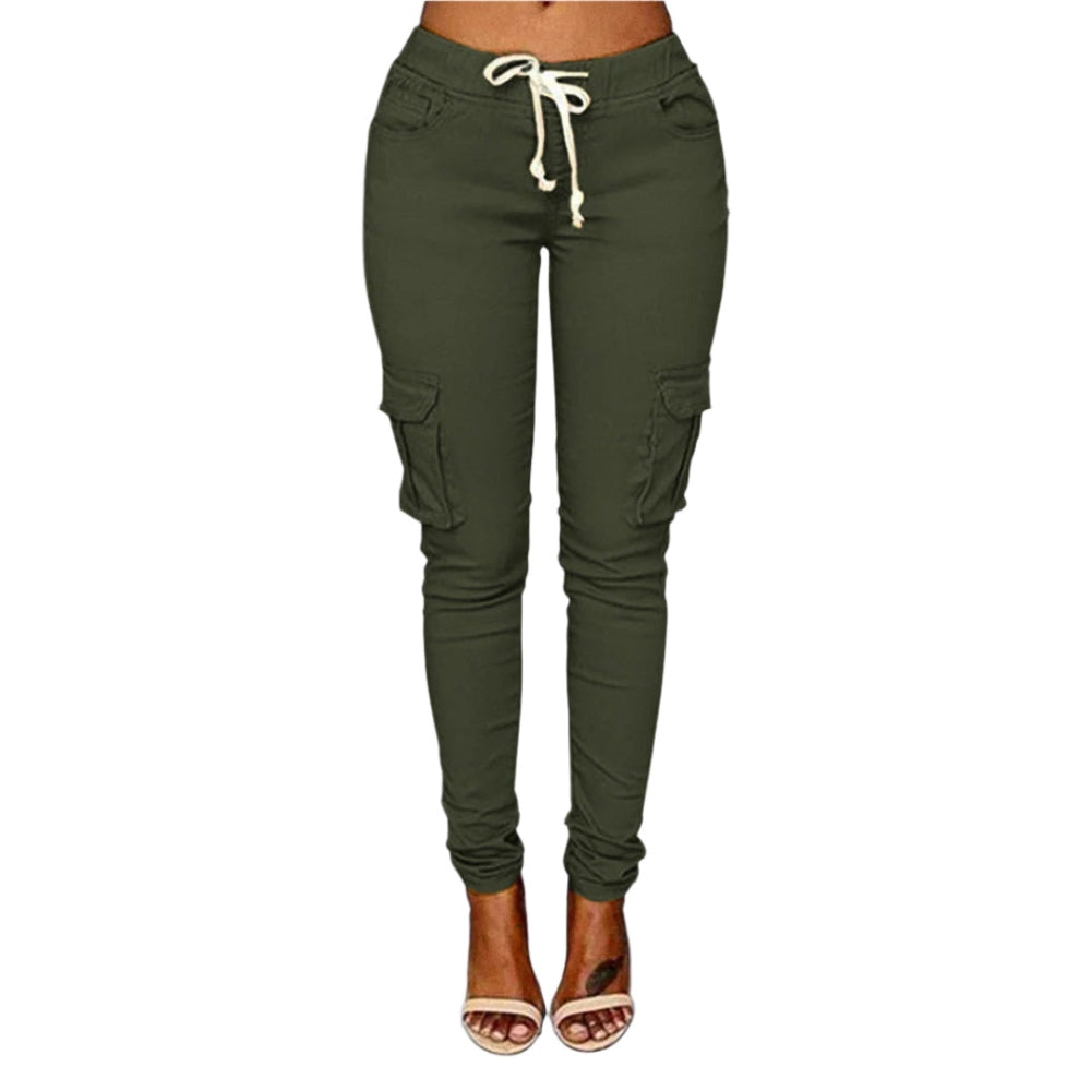 Kvinders slim fit cargobukser med snøre, mange lommer og justerbar talje. Moderne design.