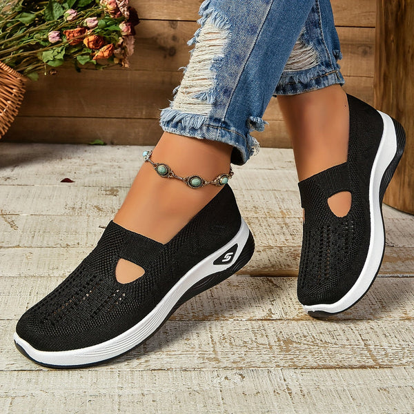Letvægts damesko med slip-on design, perfekt for ergonomisk komfort hele dagen.
