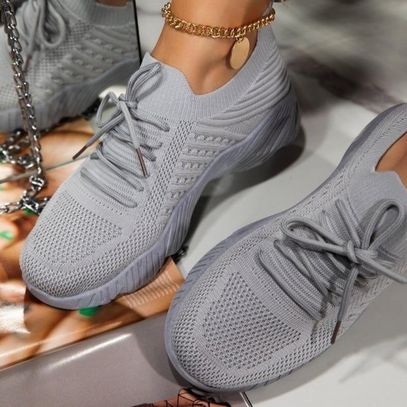 "Dame sneakers i elegant design, komfortabel med fleksibel sål og åndbare materialer, ideel til daglig brug."