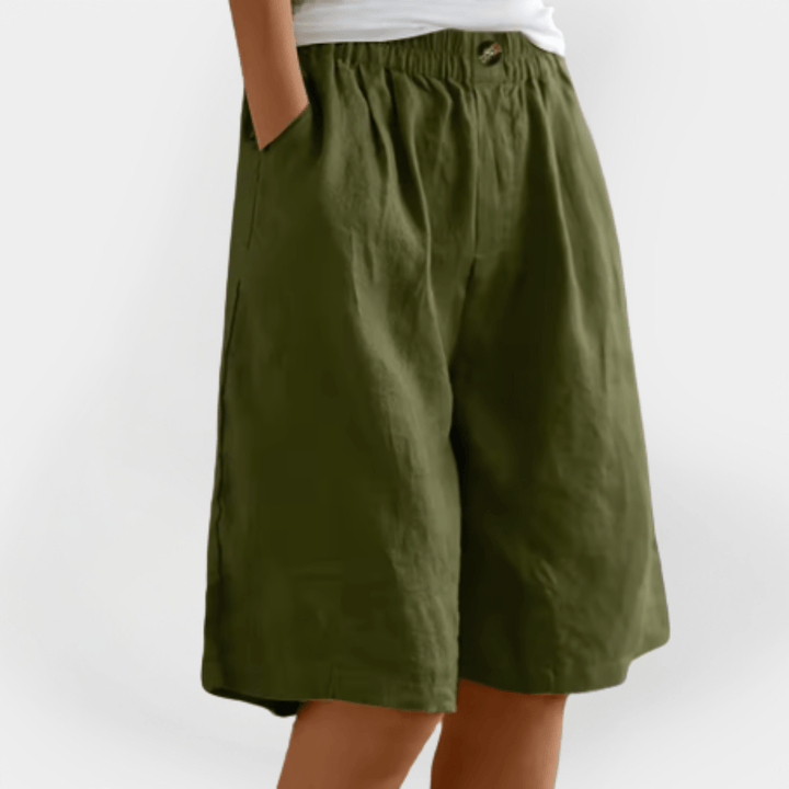 Detaljebillede af de funktionelle sidelommer på dame sommer shorts, ideelle til fritid og hverdag.