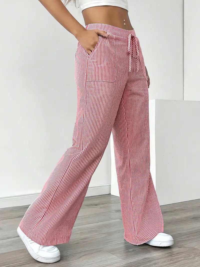 Letvægts stribede wide leg bukser til damer med lommer. Ideelle casual bukser til sommer.
