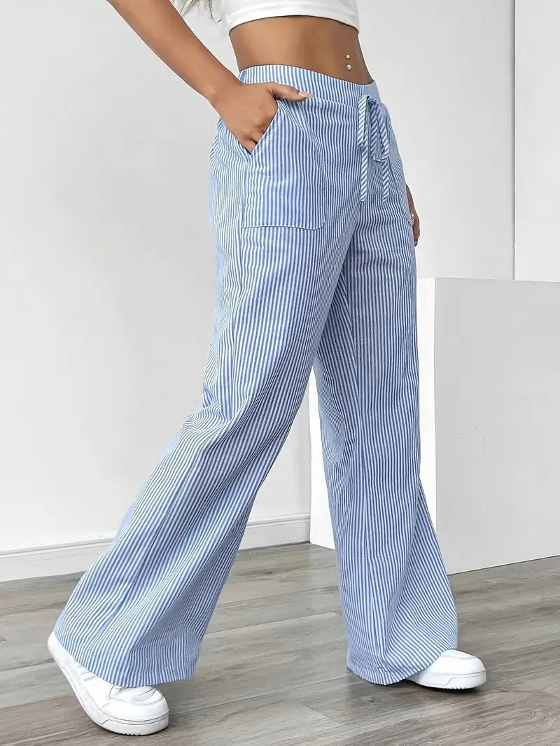 Stribede sommerbukser til damer med wide leg og lommer. Giver en afslappet, chic sommerlook.