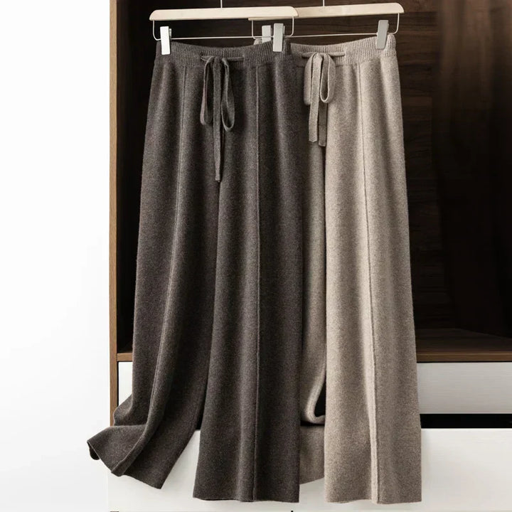 Moderne brede strikkebukser til damer med elastisk talje, ideelle til elegant casual look.