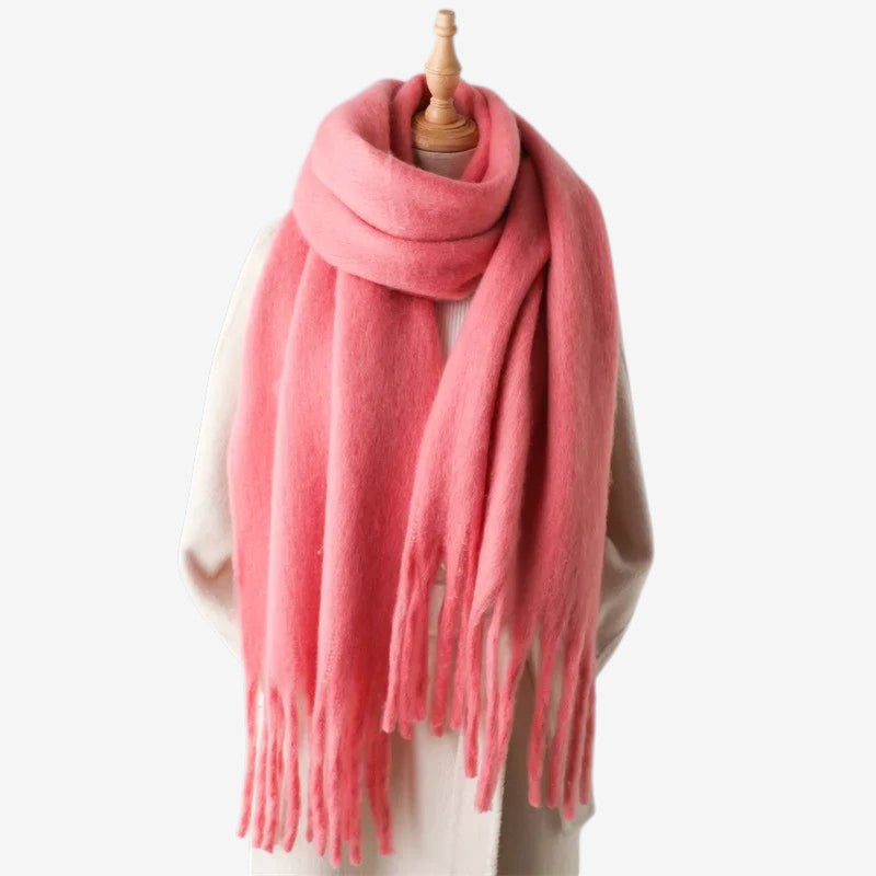Stilfuldt wrap tørklæde med flotte store frynser, et must-have til kvinder.