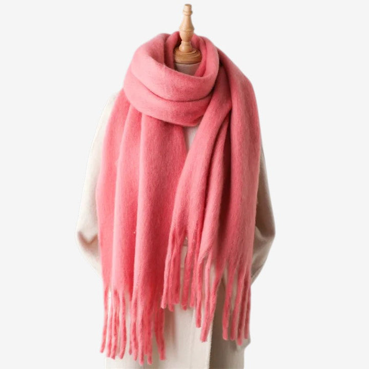 Stilfuldt wrap tørklæde med flotte store frynser, et must-have til kvinder.