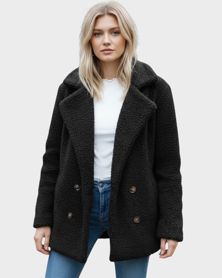 Elegant teddyfrakke til damer. Komfortabel vinterfrakke i blød fleece til modebevidste kvinder.
