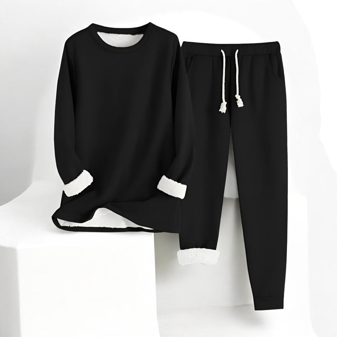 Dame termisk fleecesæt for hyggelig vinterkomfort. Blødt loungewear til kvinder, perfekt som hjemmetøj.
