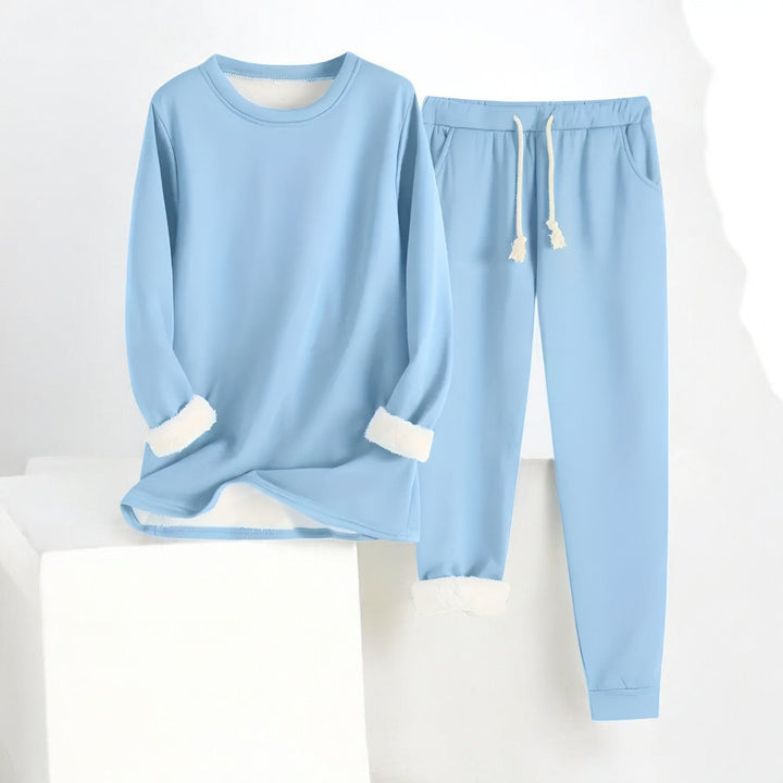 Kvinders termisk fleecesæt for ultimativ vinterkomfort. Blødt hyggetøj og afslappet loungewear.