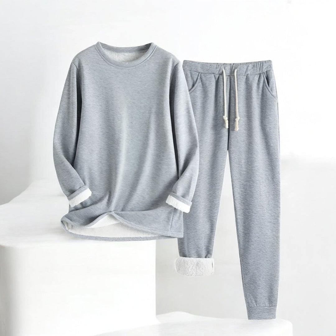 Blødt dame fleece loungewear sæt. Termisk og varmt til vinterkomfort, afslappet hyggetøj for kvinder.