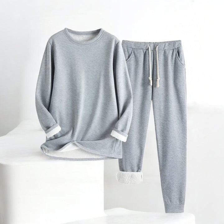Blødt dame fleece loungewear sæt. Termisk og varmt til vinterkomfort, afslappet hyggetøj for kvinder.