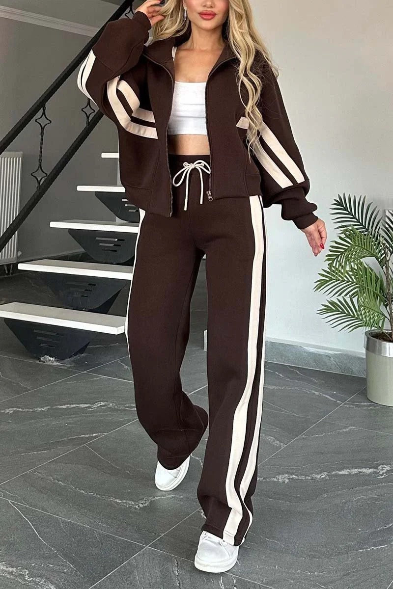 Moderne todelt dame fritidssæt med sporty lynlåsjakke og bukser, tilbyder ultimativ komfort og stil.