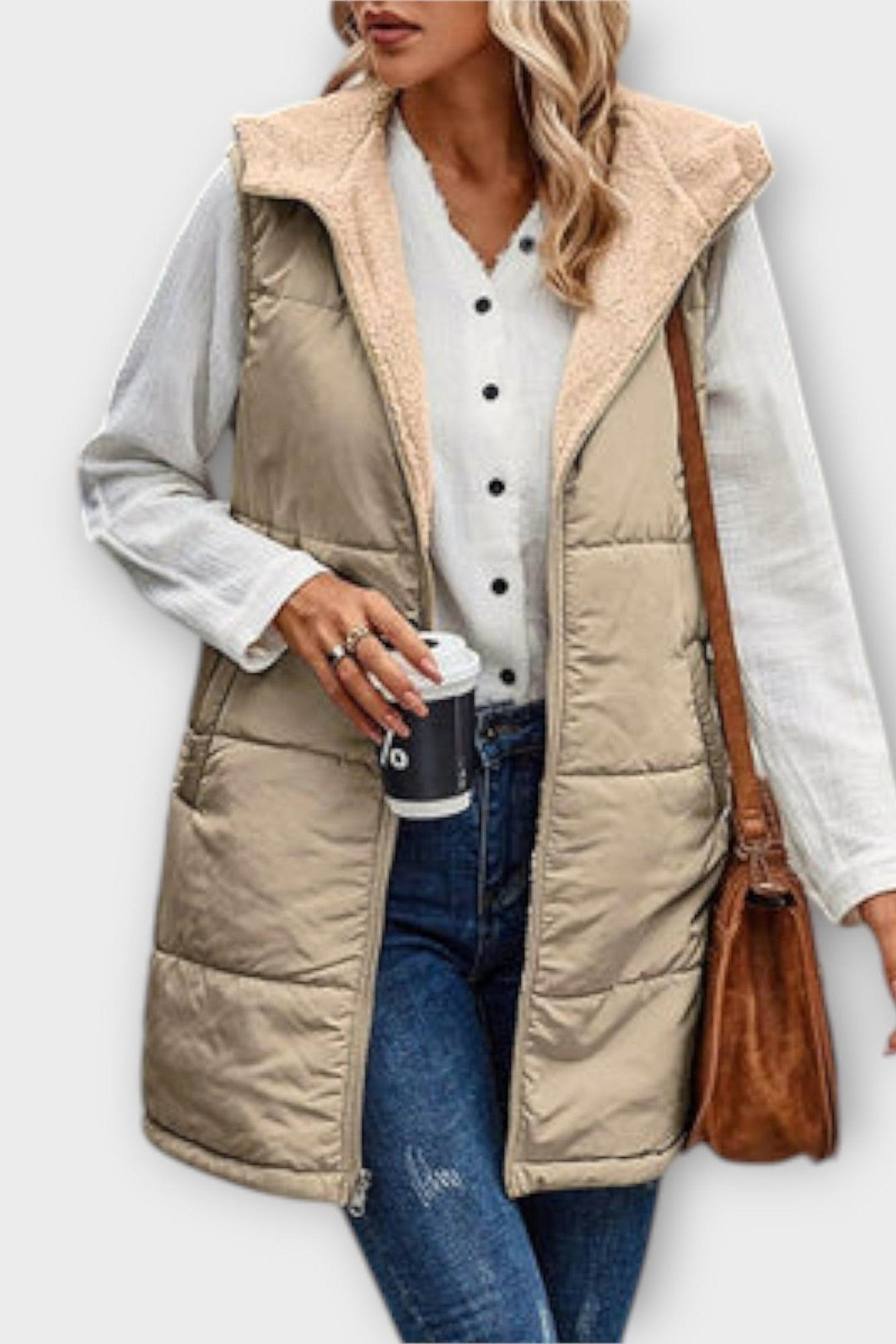 Alsidig dame bodywarmer, vendbar fra quiltet til sherpa for varme og stil. Ideel til overtøj om vinteren.