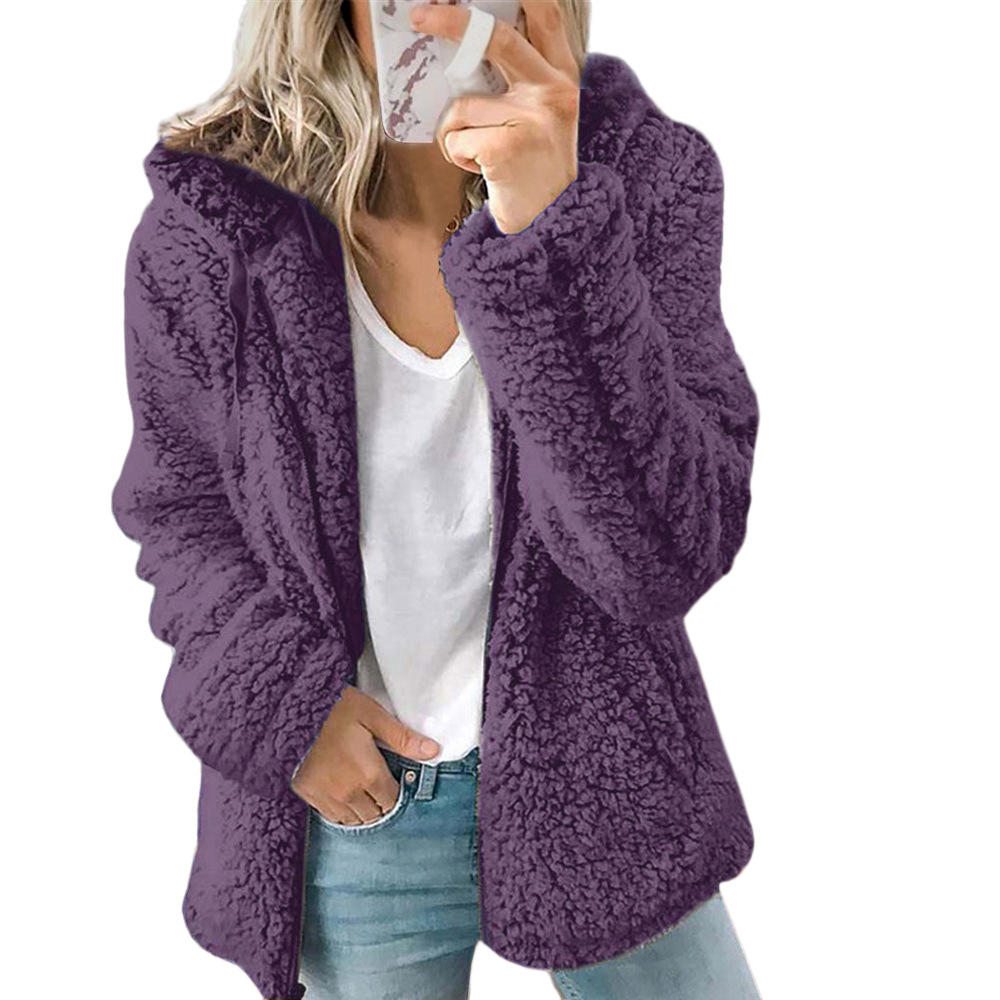 Stilfuld dame teddyfrakke, lang model for hyggelig vintermode.