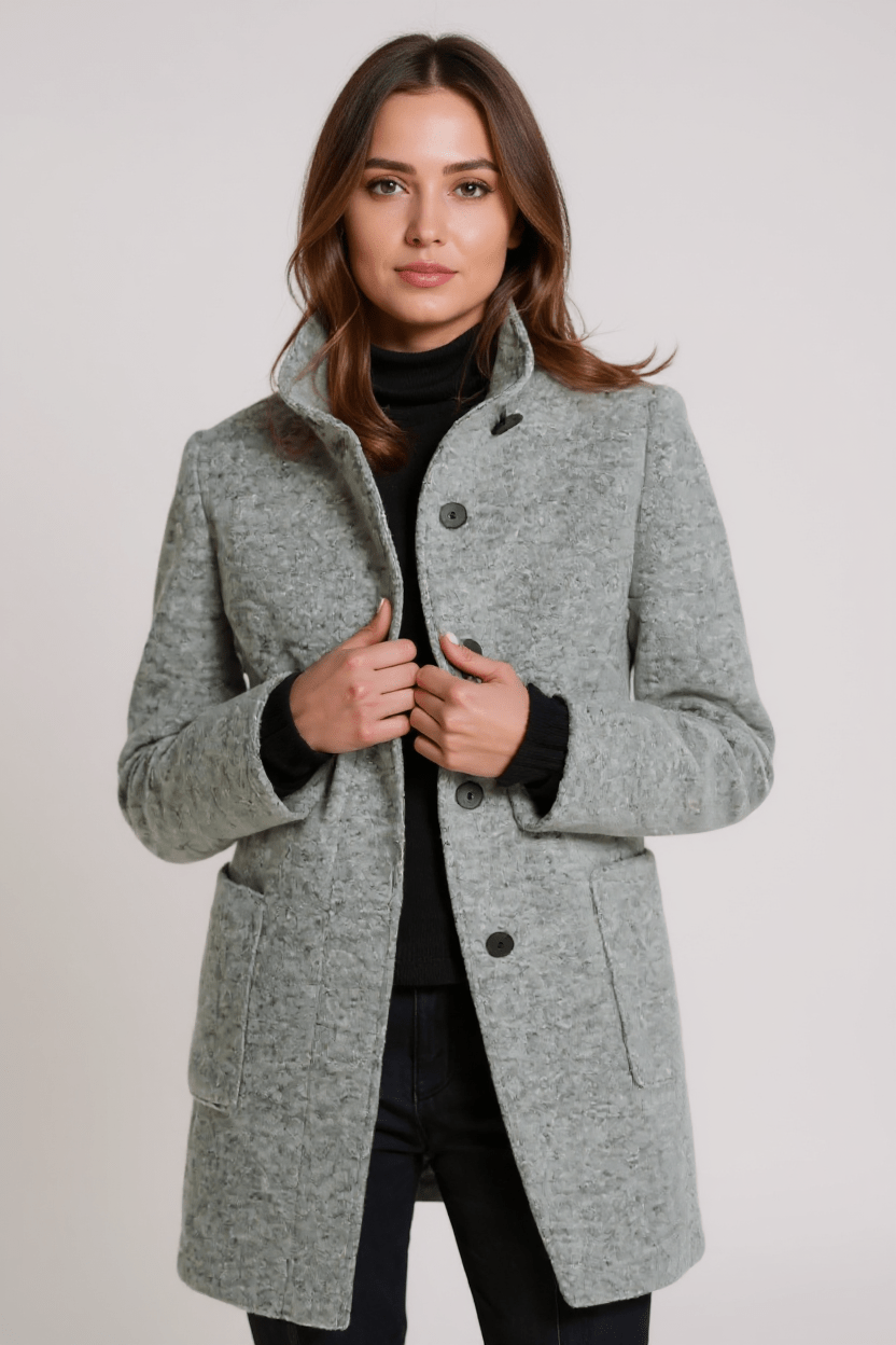 Must-have damejakke i nordisk design. Eksklusiv kvalitet og elegant stil til enhver anledning.