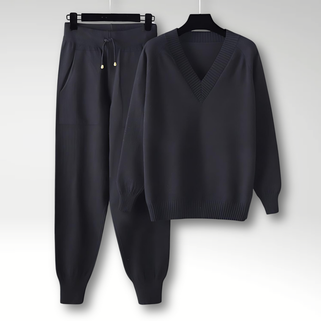 Afslappet kvindemode: Lounge sæt med behagelig hoodie og bukser til den moderne kvinde.