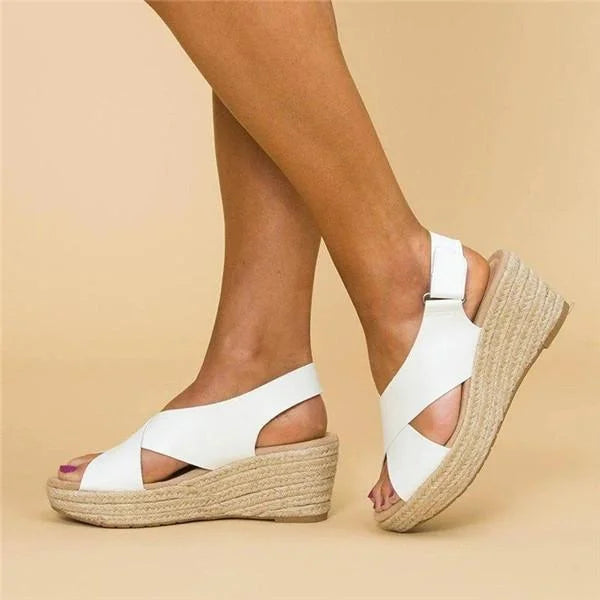 Hvide espadriller til damer med kilehæl. Ortopædiske sommersko, der giver lethed og støtte.