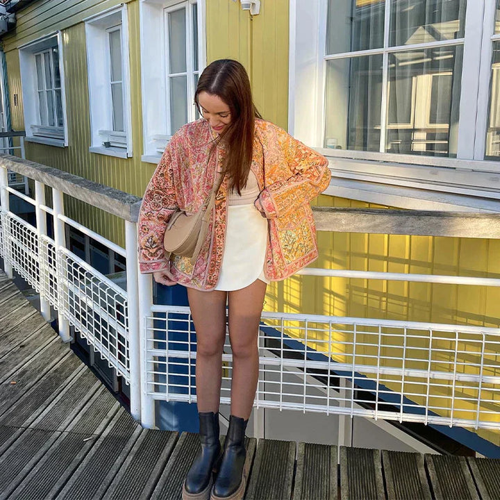 "Darla jakke i kashmir med elegant print, damejakke, unikt design, blødt stof, moderigtig og alsidig til damegarderoben."