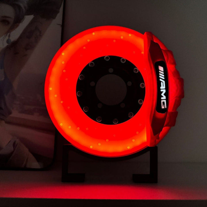 Stemningsfuld bremsekaliber belysning med trådløs QI oplader. Moderne indretning & praktisk gadget for hjemmet.