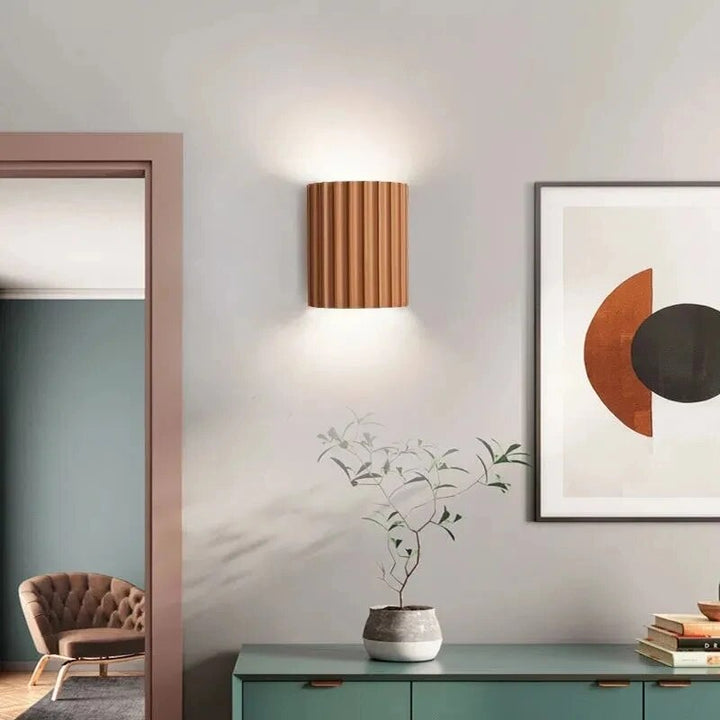Unik harpiks væglampe med moderne design. En dekorativ og stilfuld belysning til din vægindretning.