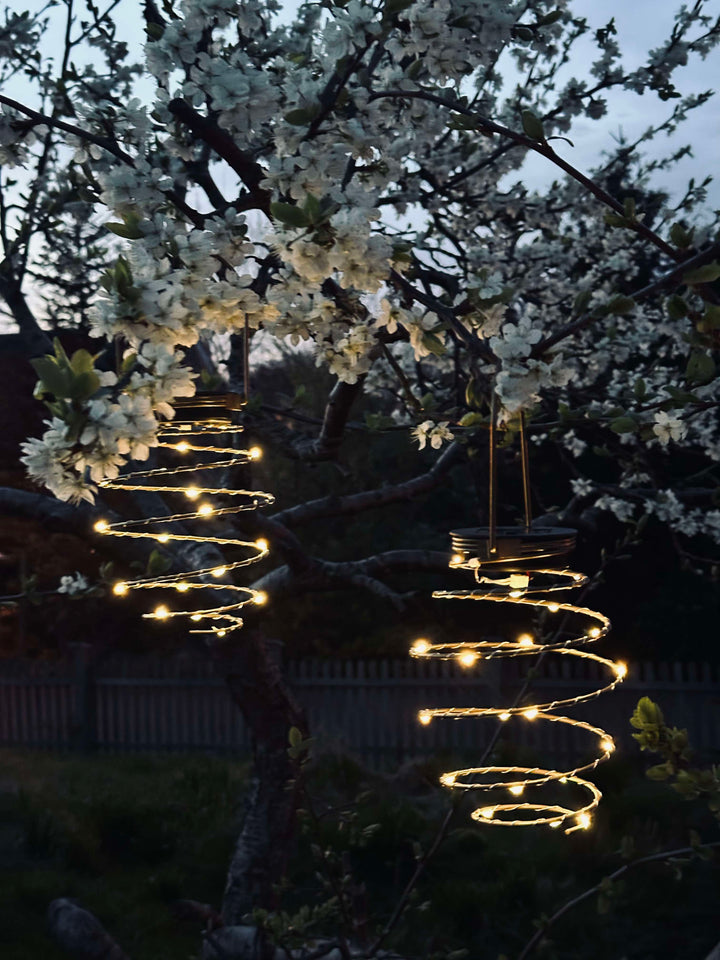 Automatisk solcelle spiral lanterne. Vejrbestandig LED udendørslys til stemningsfuld havebelysning.