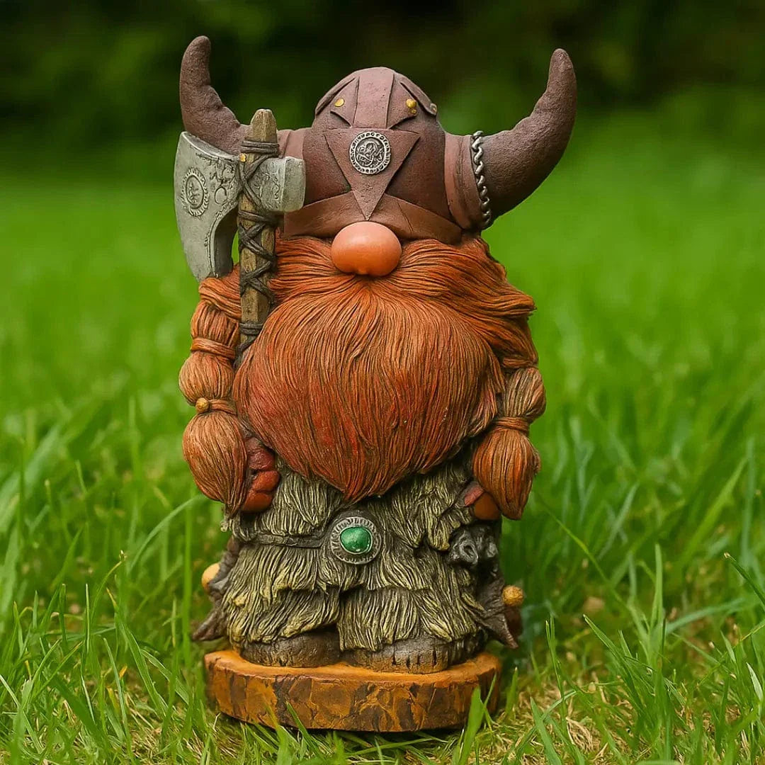 Detaljeret viking kriger statue med rustning. Historisk harpiks figur til nordisk boligindretning.