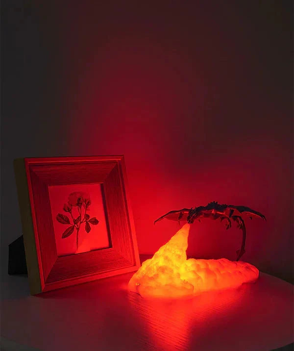 Stemningsfuld drage lampe, der lyser op i mørket med et blidt skær.
