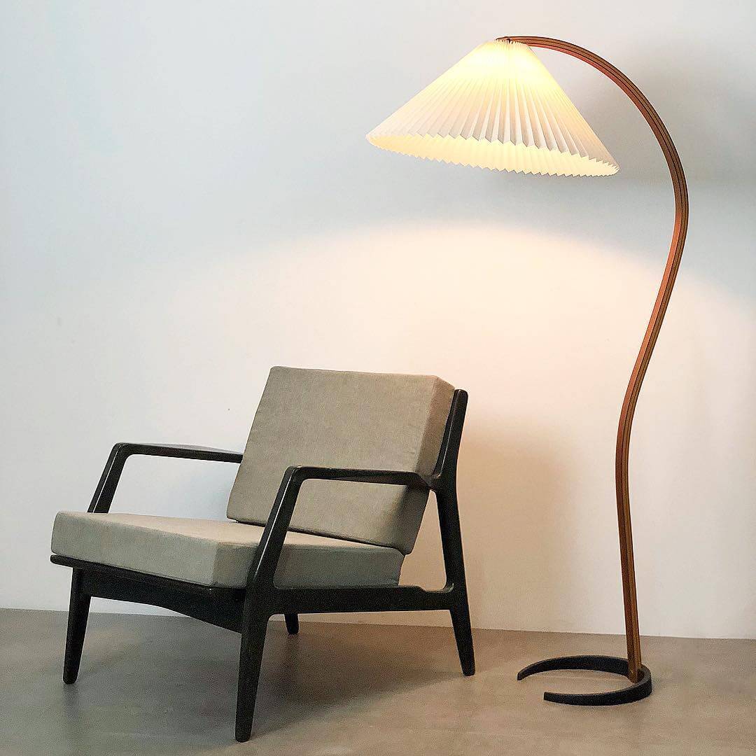 Designer Gulvlampe i Træ & Metal
