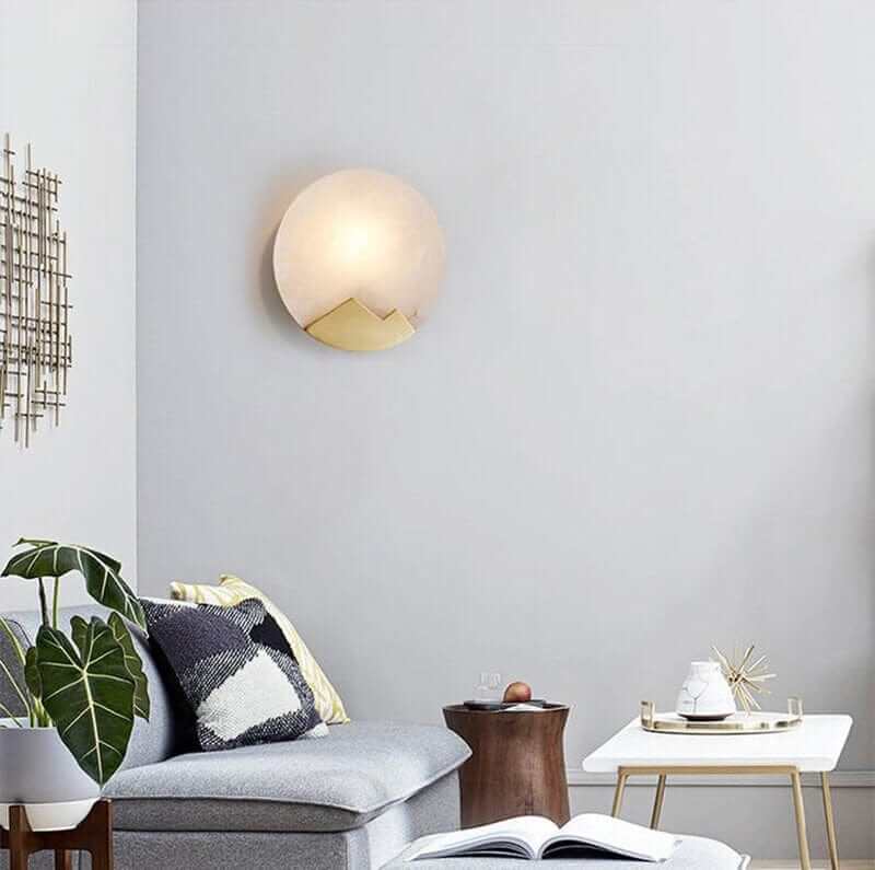 Elegant Marmor Væglampe med Messing Detaljer