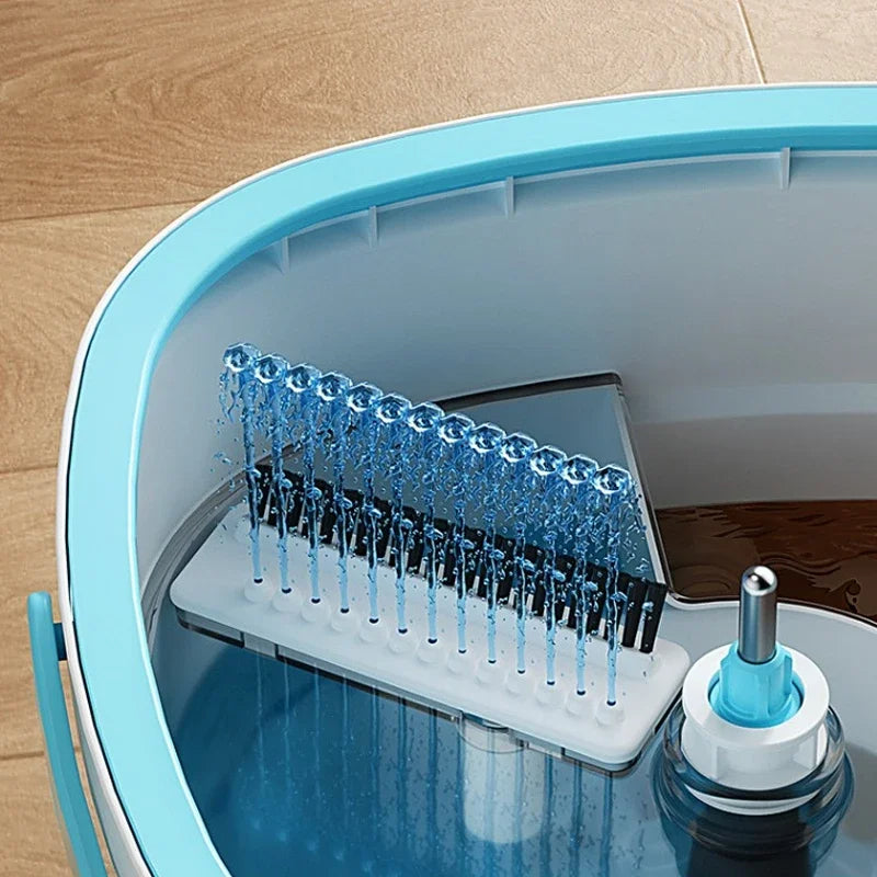 Robust mikrofibermoppe med 360° hoved og opvredning for bæredygtig og effektiv hjemmerengøring.