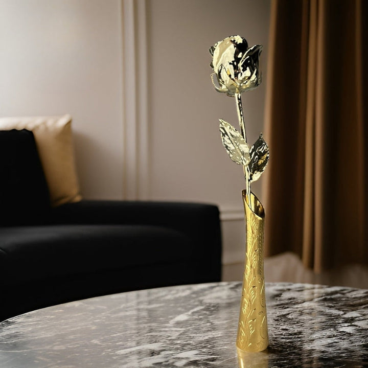 Luksuriøs 24K guld rose, perfekt som romantisk gave, bryllupsgave eller mors dag gave. Symboliserer evig kærlighed.