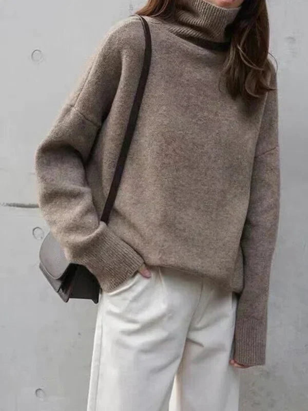 "Eksklusiv cashmere rullekrave for kvinder i beige, blød tekstur, elegant design, perfekt til kølige dage, vinterstil."