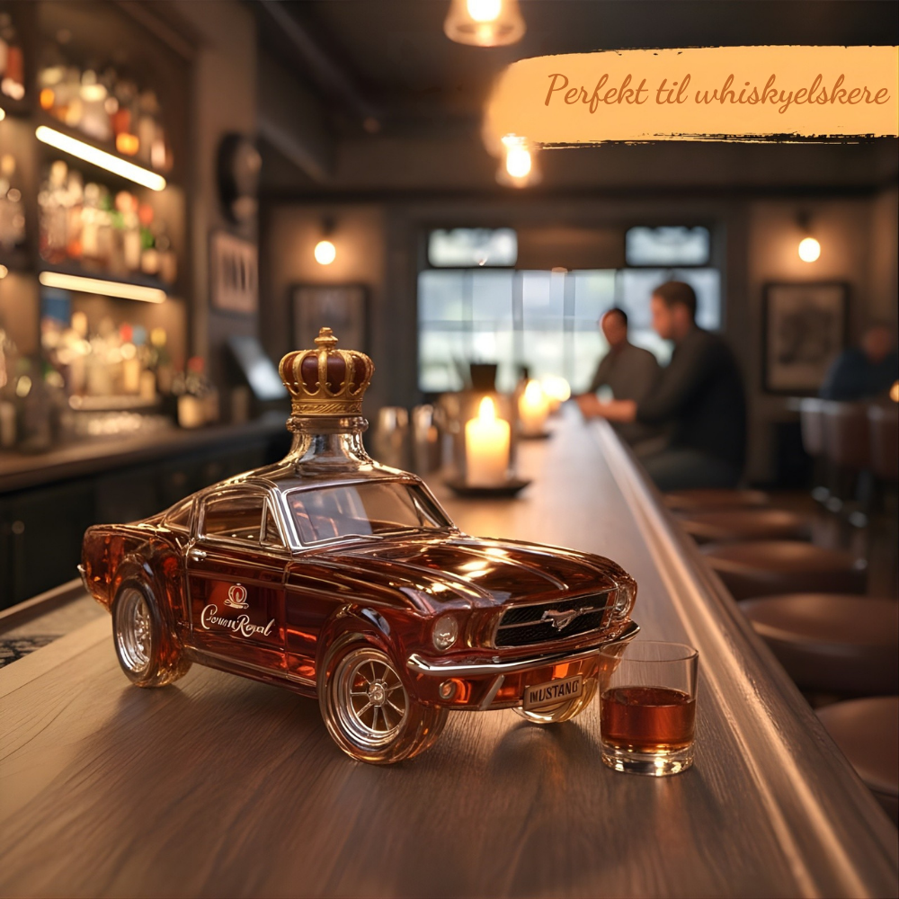 Elegant whiskykaraffel i glas med ikonisk sportsvognsdesign. Et luksuriøst samlerobjekt for enhver entusiast.