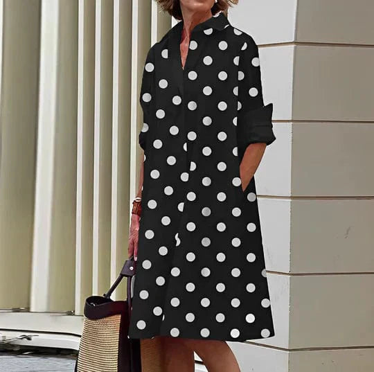"Elegance kombineret med komfort, Julie dame skjortekjole med knapper og klassisk krave. Perfekt til enhver lejlighed."