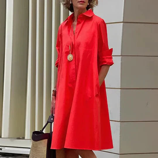 "Elegance kombineret med komfort, Julie dame skjortekjole med knapper og klassisk krave. Perfekt til enhver lejlighed."