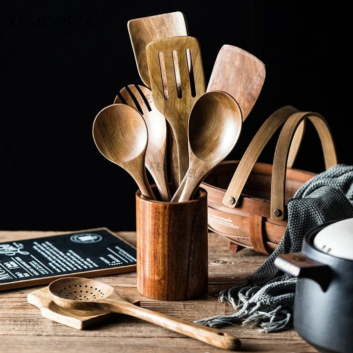 "Elegant 7-delt køkkenredskabssæt i moderne design med ergonomiske håndtag, perfekt til enhver køkkenindretning."