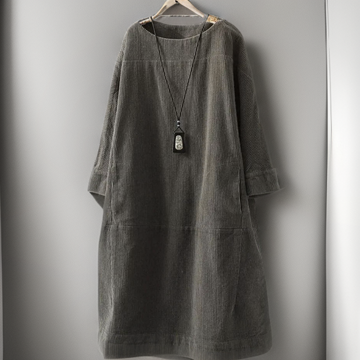 Behagelig og stilfuld A-formet kjole til damer. Klassisk design, nem at style.