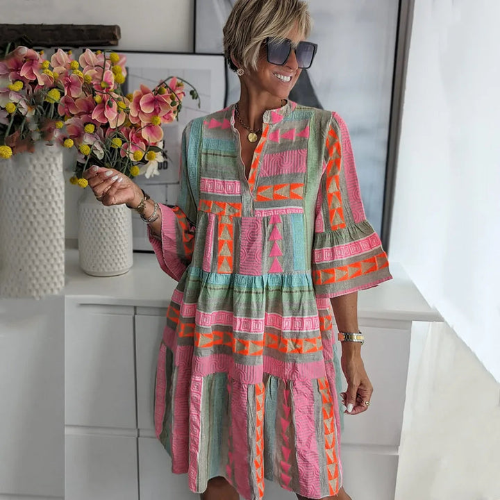 Elegant A-line forårskjole til kvinder. Let og luftig stil perfekt til forår og sommer.
