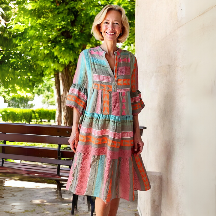 Feminin A-line kjole i let design. Den perfekte forårskjole til en elegant og luftig sommerstil.