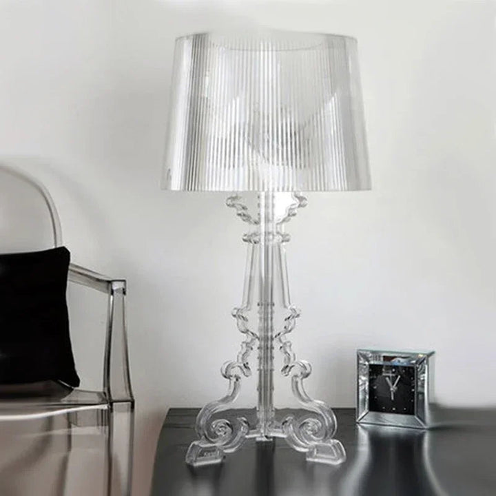 Elegant akryl bordlampe, ideel til natbordet. Skaber rolig atmosfære med dens bløde belysning.